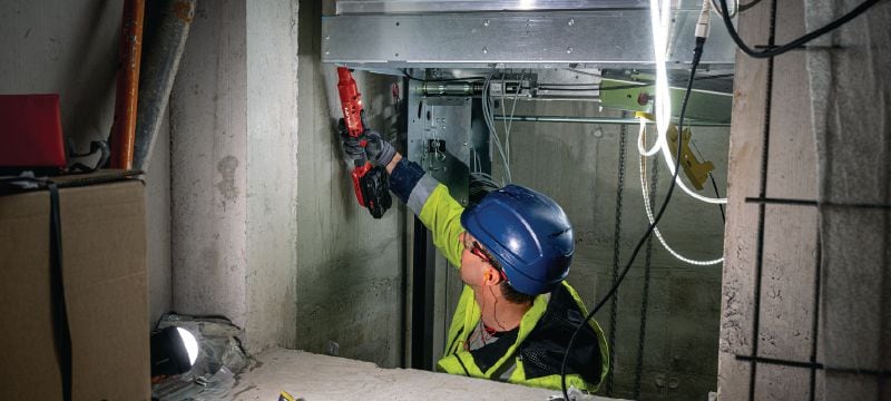 Bild 3 von 4: Winkelschlagschrauber SIW 4R-22 mit 3/8-Außenvierkant Kompakter, akkubetriebener Winkelschlagschrauber mit Außenvierkant für schwer zugängliche Arbeitsbereiche Anwendungen 1