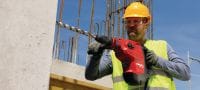 Gehen Sie zu Folie 2 von 5: Bohrhammer TE 70-AVR Sehr leistungsstarker SDS Max Bohrhammer (TE-Y) für schwere Bohr- und Meißelarbeiten in Beton, mit Aktiver Vibrationsreduktion (AVR) Anwendungen 1