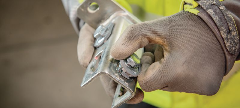 MQP-41-CP Verzinkte Tragschiene (vormontiert) der Ultimate-Leistungsklasse zum Befestigen MQ Profilschienen an Unterkonstruktionen Anwendungen 1
