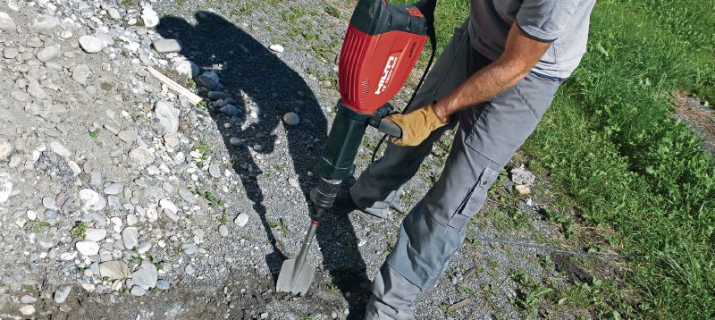 TE-S SP Spitzspatmeißel Extra scharfe TE-S Spitzspatmeißel zum Aufbrechen von dichten Kies- oder Schmutzschichten Anwendungen 1