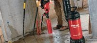 Gehen Sie zu Folie 3 von 4: Kernbohrgerät DD 110-W Kompaktes, leichtes Diamantbohrgerät für handgeführte Trocken- und Nassbohrungen von 16 bis 162 mm (5/8 bis 6-3/8) Anwendungen 1