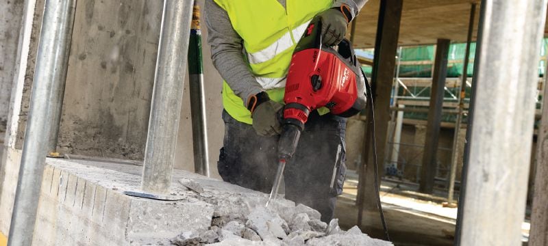Bild 4 von 5: Bohrhammer TE 70-AVR Sehr leistungsstarker SDS Max Bohrhammer (TE-Y) für schwere Bohr- und Meißelarbeiten in Beton, mit Aktiver Vibrationsreduktion (AVR) Anwendungen 1
